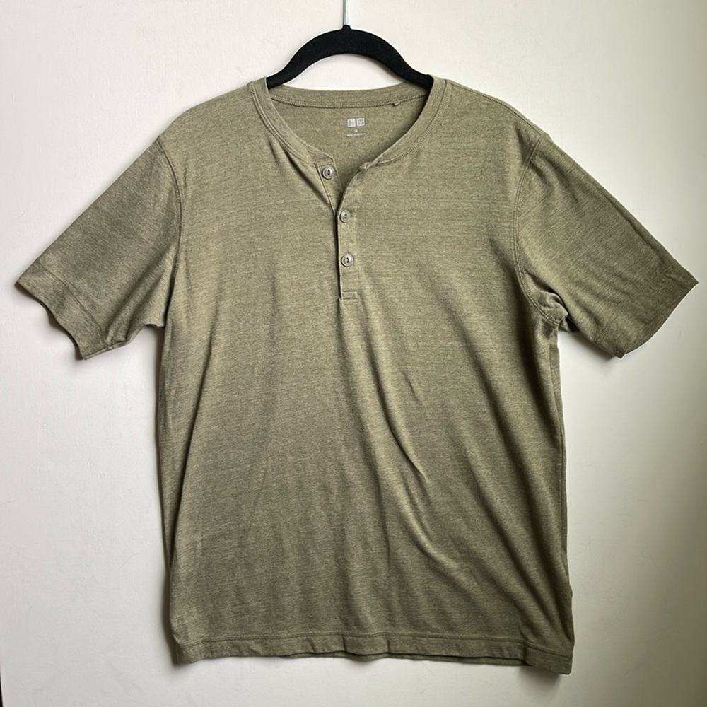 Uniqlo Men’s Tee Shirt | Gray | Size Medium